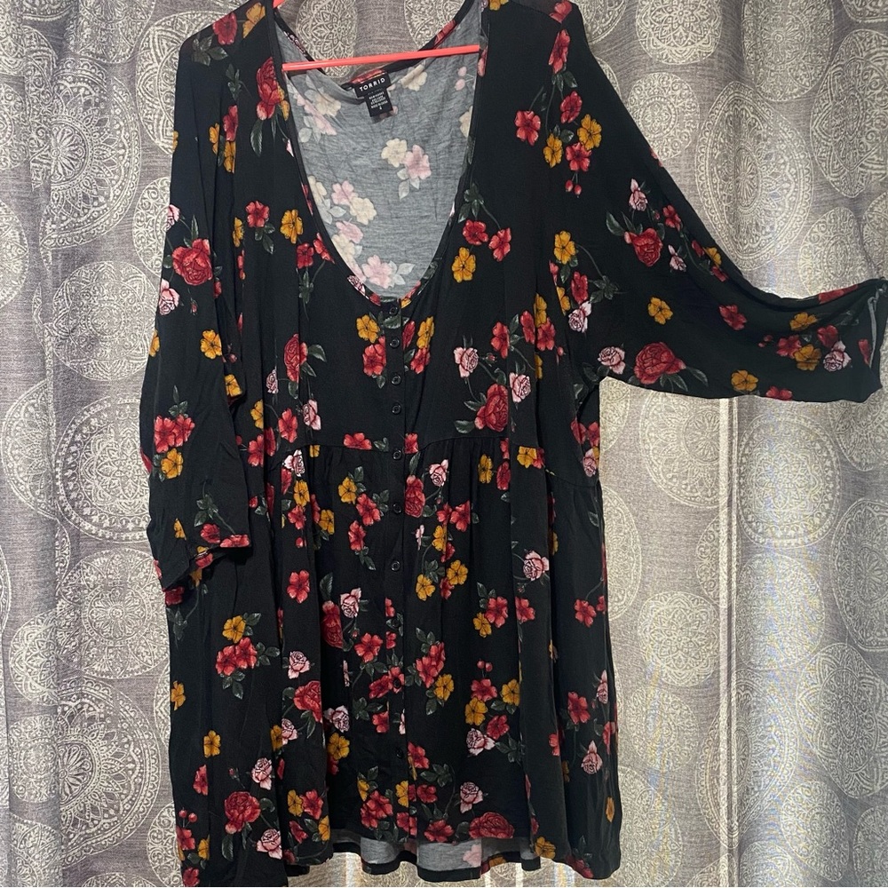 Torrid floral high low shirt